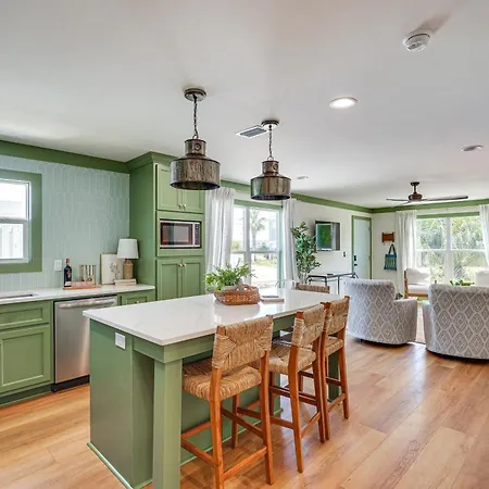 Chic Pcb Getaway With Private Yard - Walk To Beach!